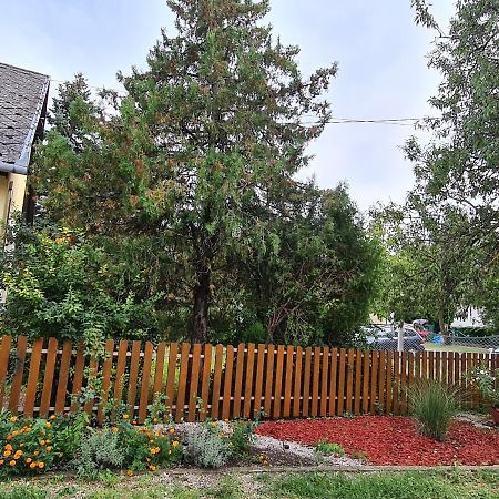 Kriszta Apartman Балатондьёрёк Экстерьер фото