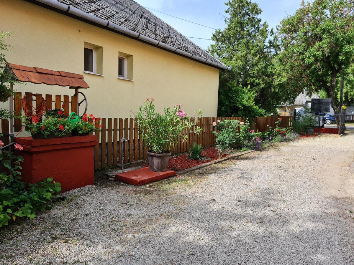 Kriszta Apartman Балатондьёрёк Экстерьер фото
