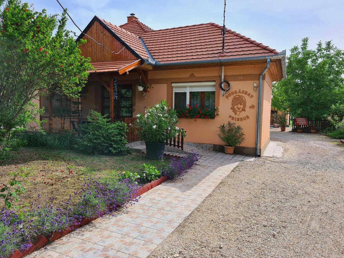 Kriszta Apartman Балатондьёрёк Экстерьер фото