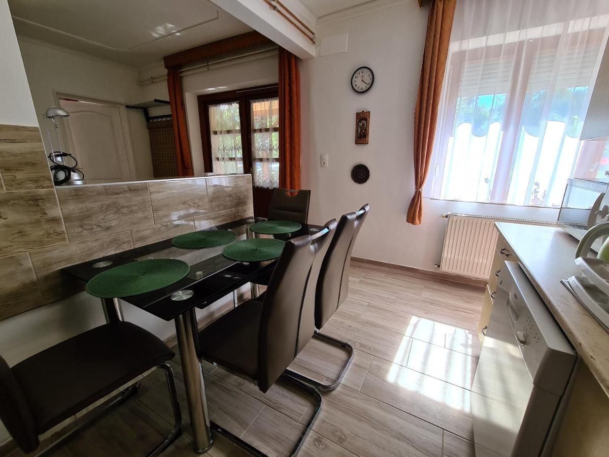 Kriszta Apartman Балатондьёрёк Экстерьер фото