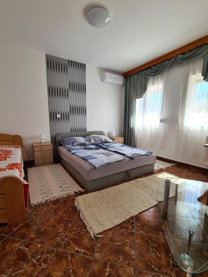 Kriszta Apartman Балатондьёрёк Экстерьер фото